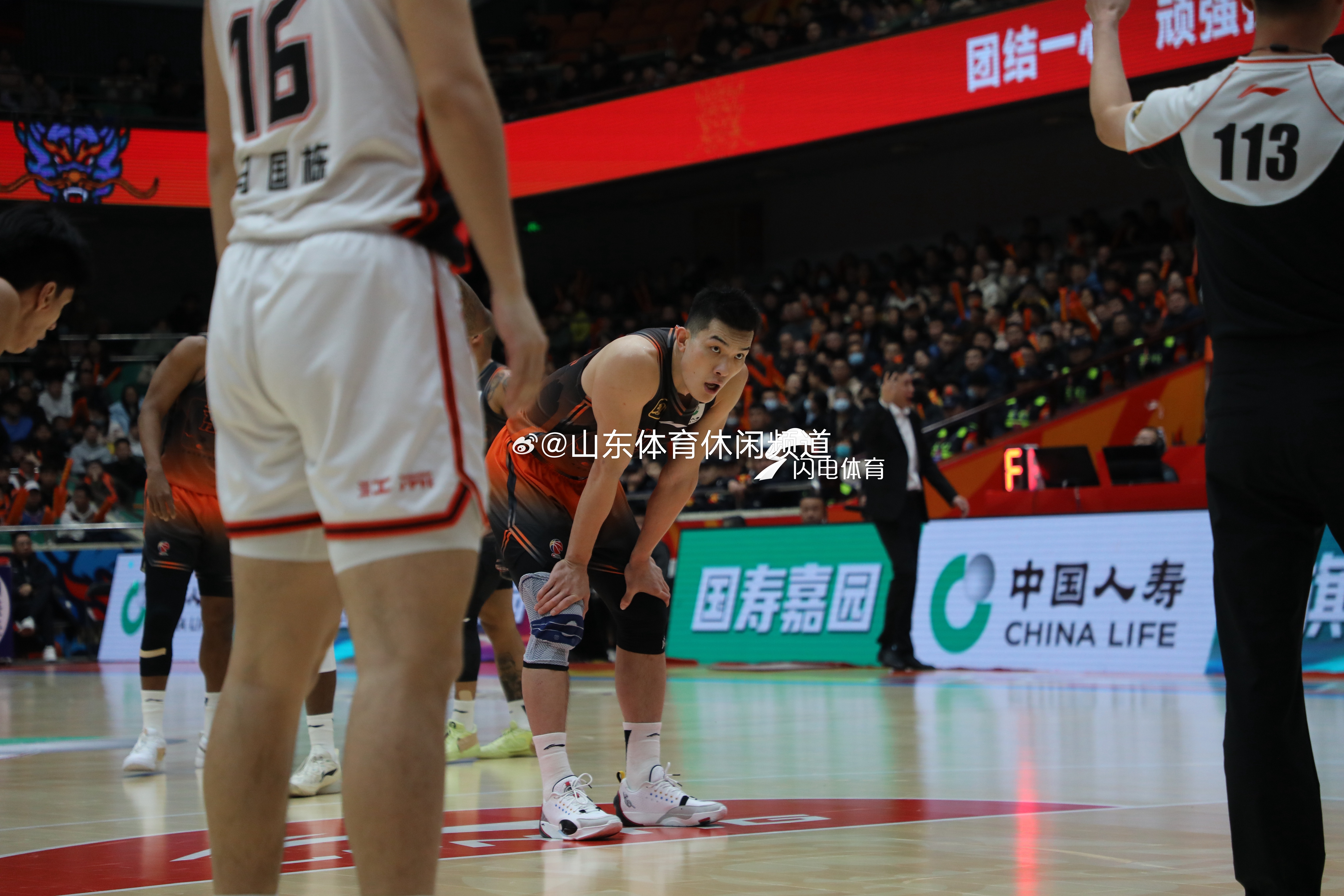 江苏男篮主场大胜浙江队，实力碾压对手
