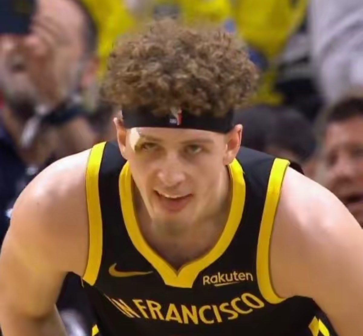 雄鹿B队轻取凯尔特人，凯尔·库兹马送出助攻