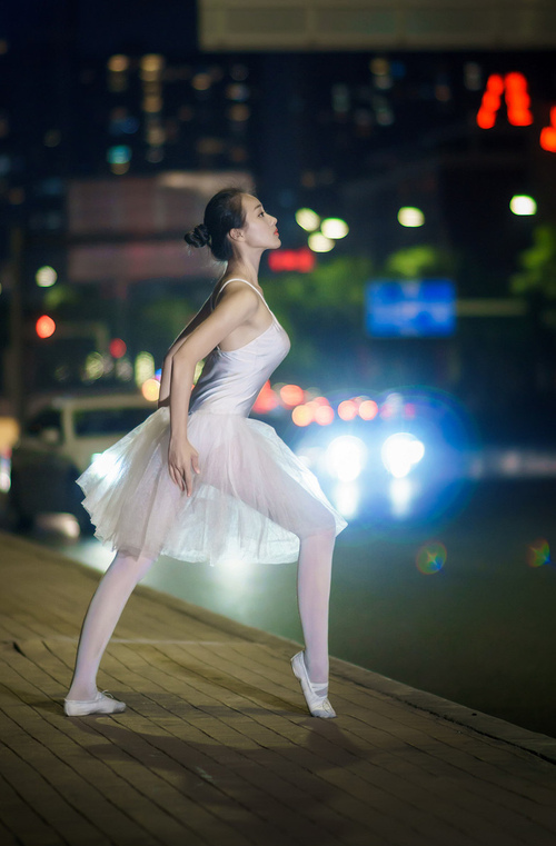 鹈鹕主场吞没开拓者，武切维奇化身内线魔术师引爆胜局