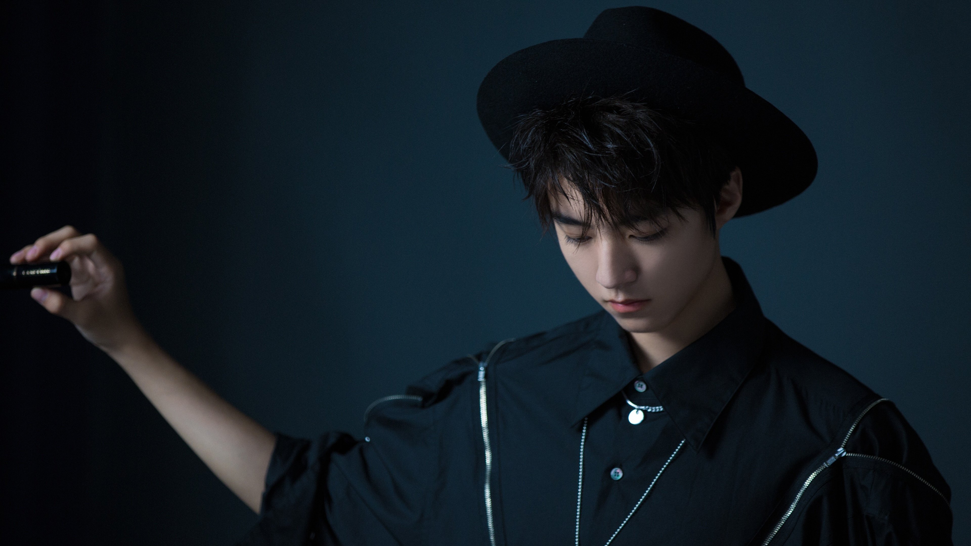 开云体育APP下载-苏亚雷斯的三重爆发，从牙齿到球场，从利物浦到里昂的悬念终结