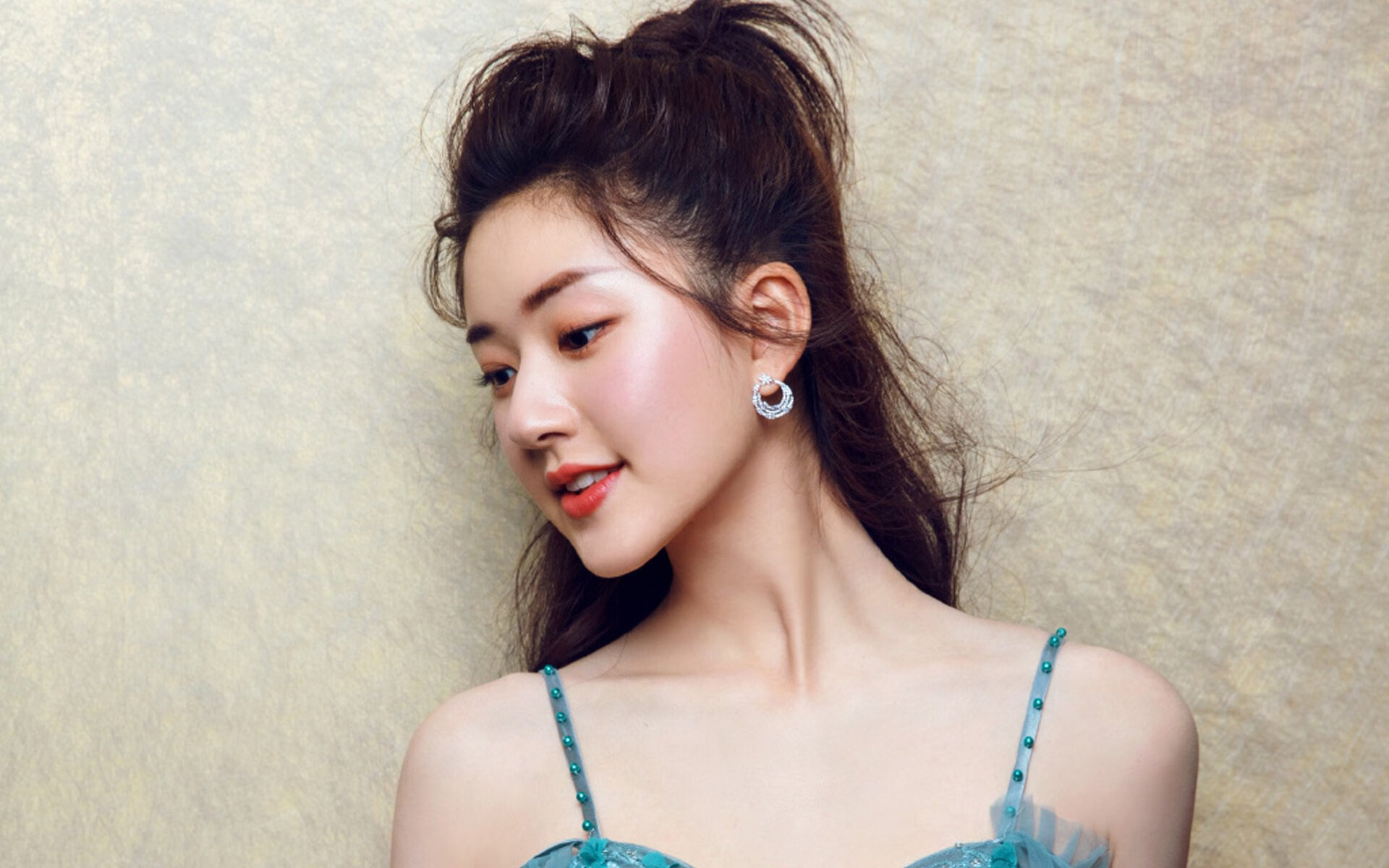 战场,足球的绝地反击与赛道的极速统治